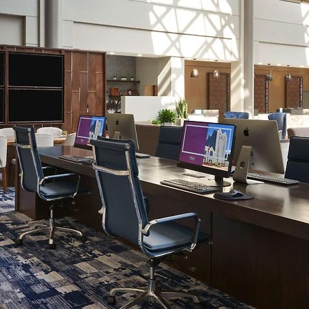 Отель Hilton Houston North Экстерьер фото