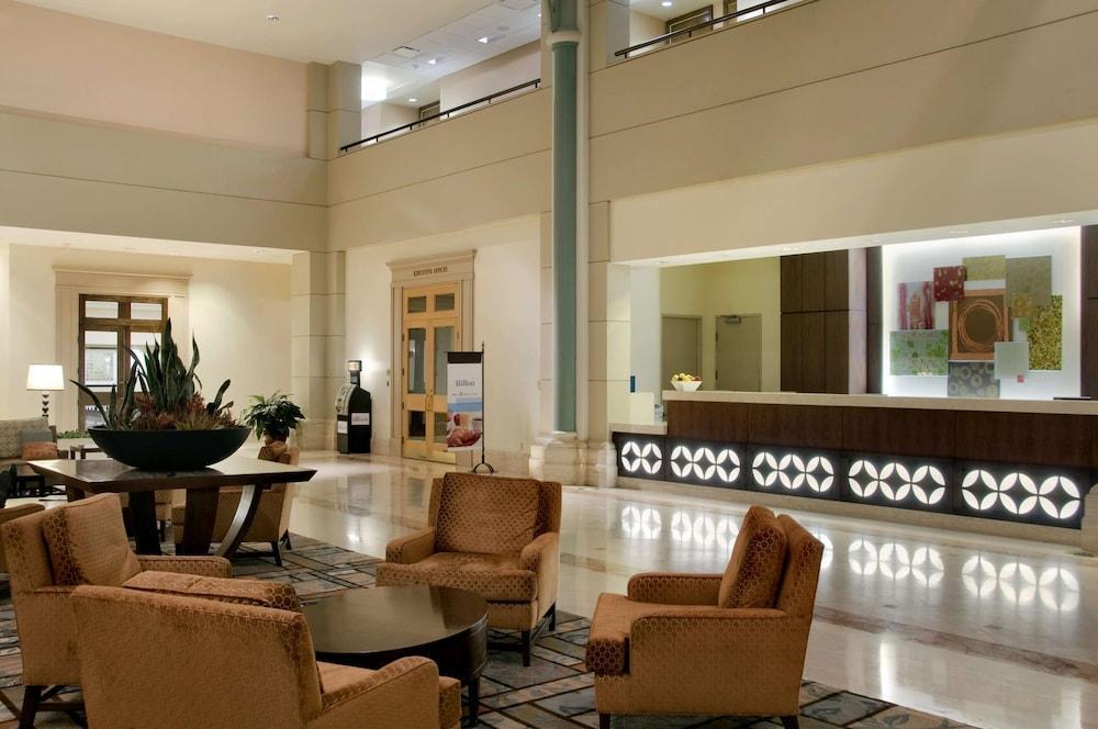 Отель Hilton Houston North Экстерьер фото