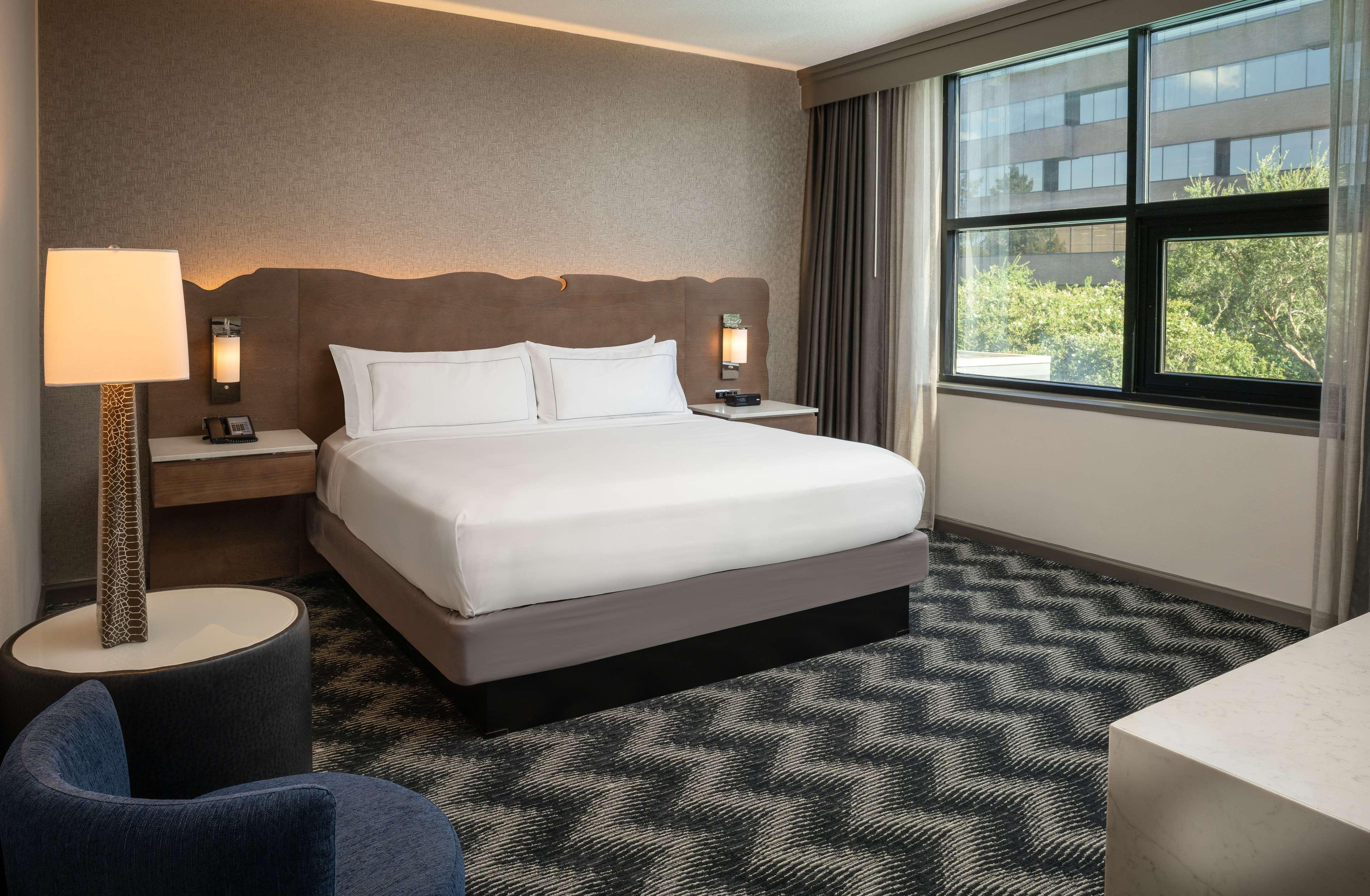 Отель Hilton Houston North Экстерьер фото