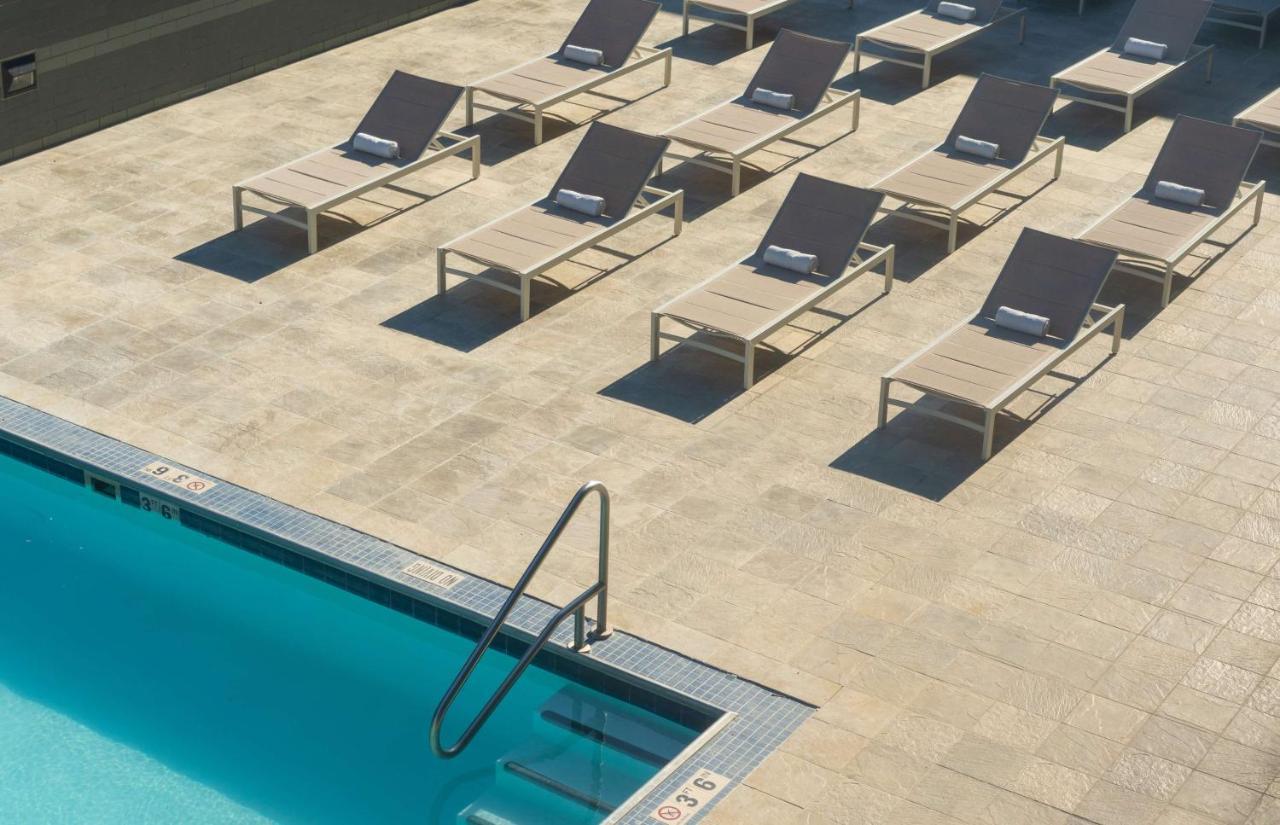 Отель Hilton Houston North Экстерьер фото