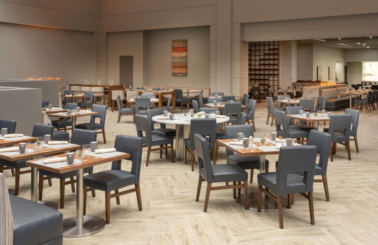 Отель Hilton Houston North Экстерьер фото