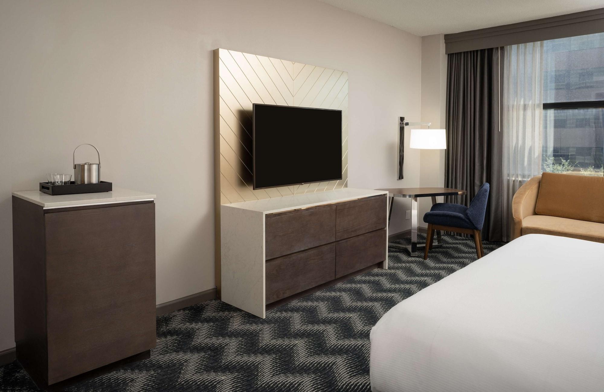 Отель Hilton Houston North Экстерьер фото