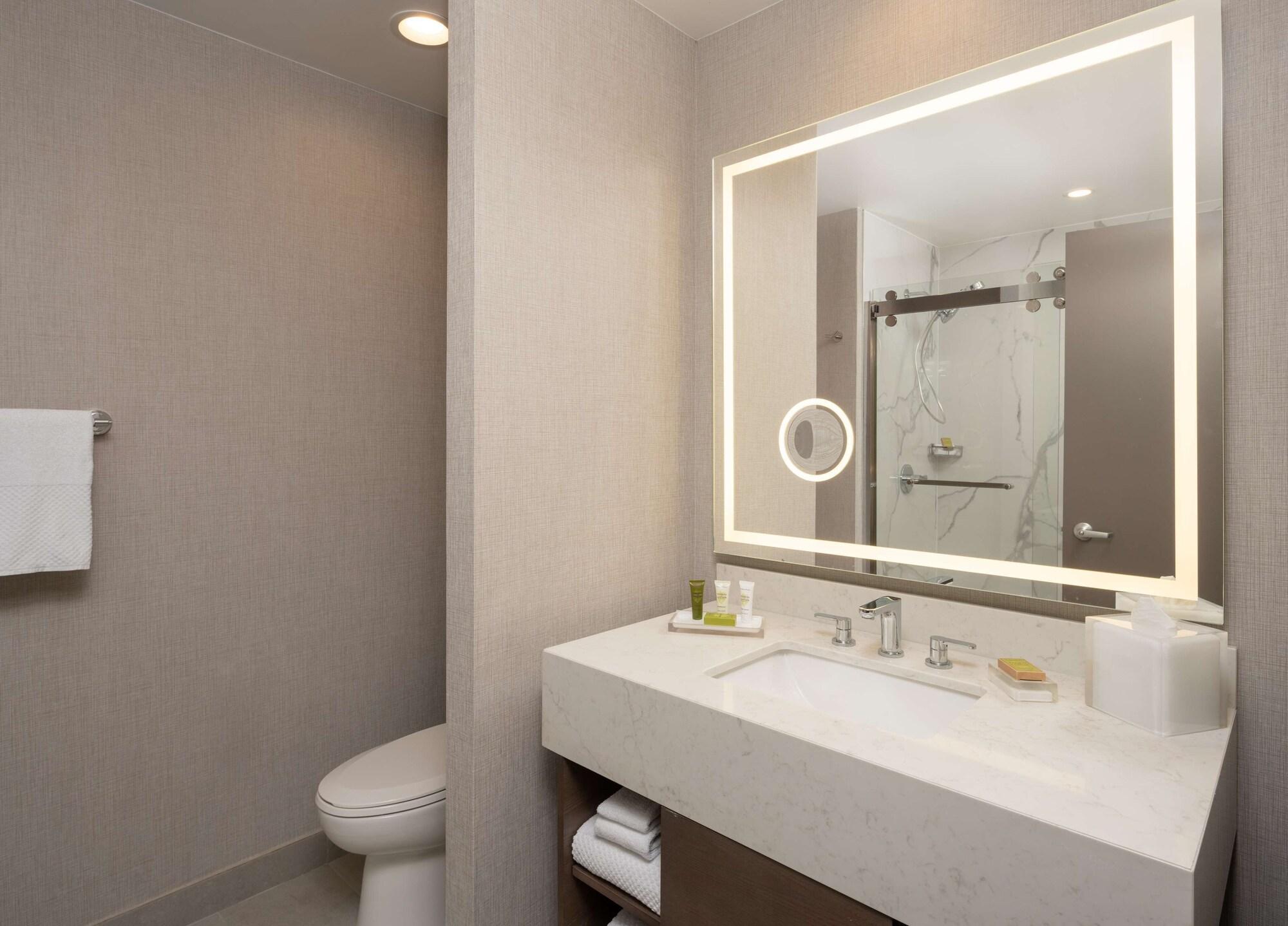 Отель Hilton Houston North Экстерьер фото