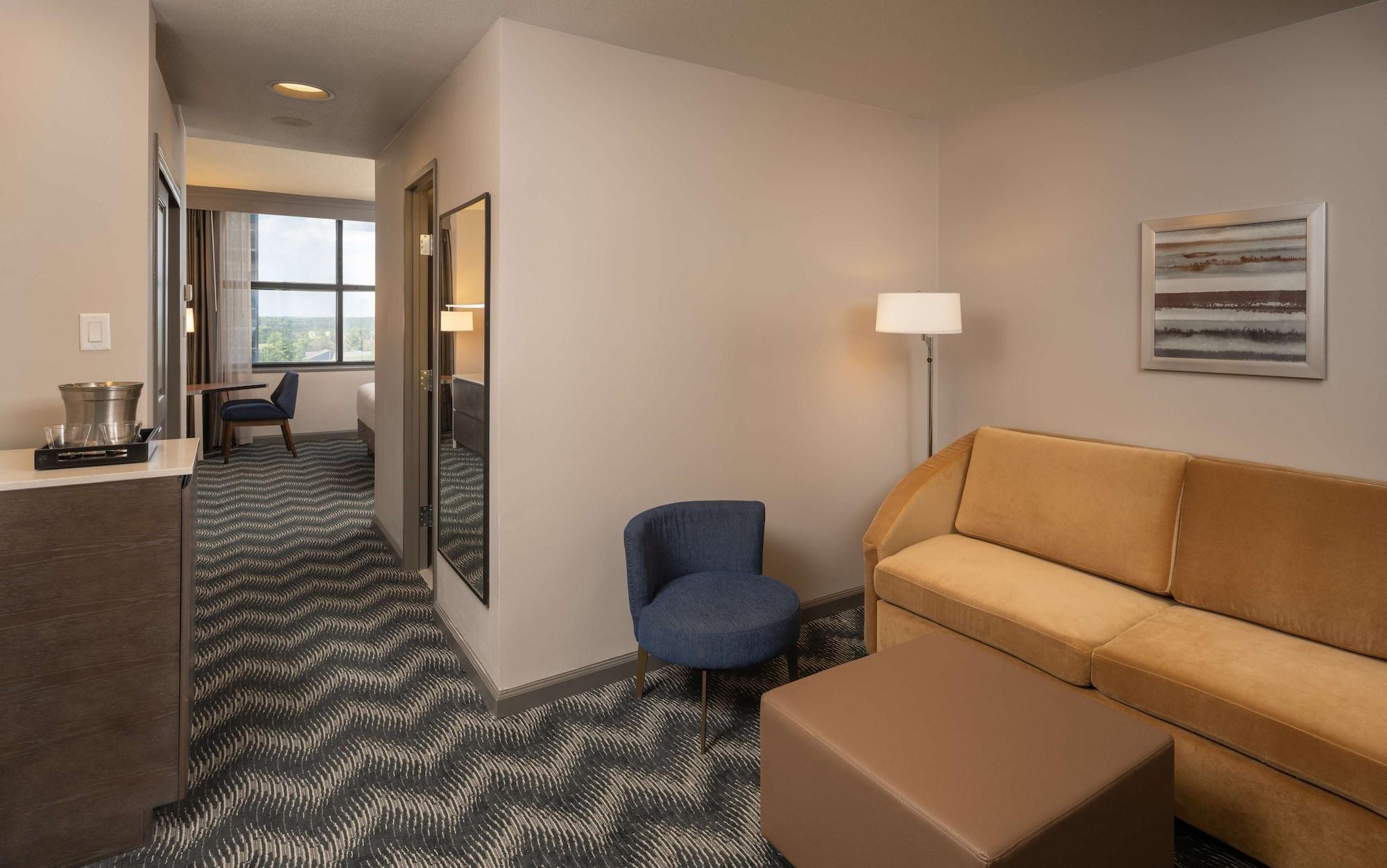 Отель Hilton Houston North Экстерьер фото