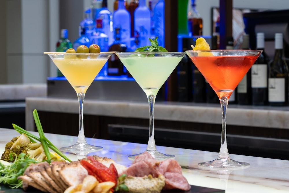 Отель Hilton Houston North Экстерьер фото