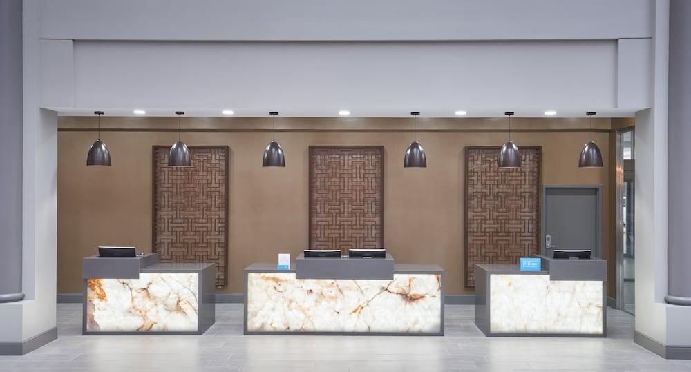 Отель Hilton Houston North Экстерьер фото