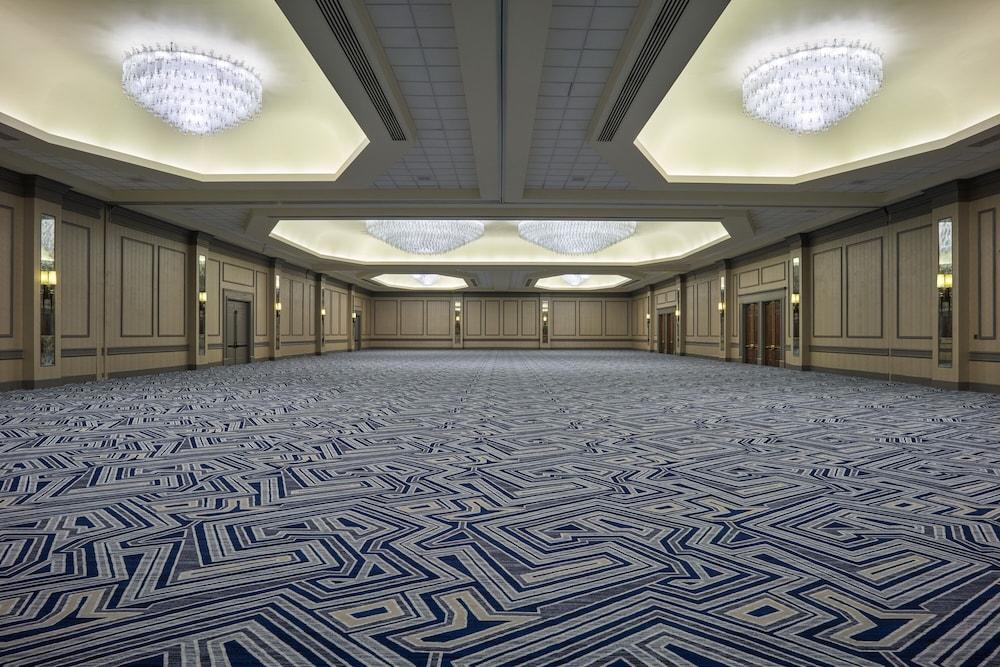 Отель Hilton Houston North Экстерьер фото