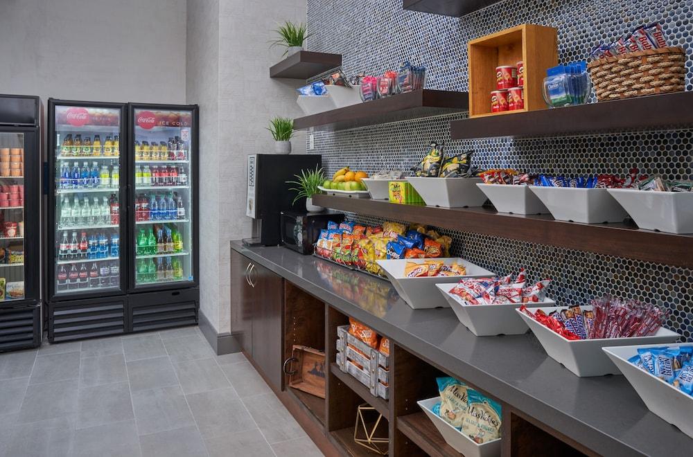Отель Hilton Houston North Экстерьер фото