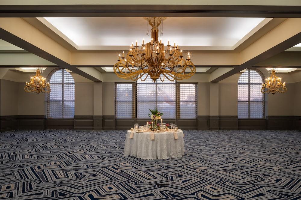 Отель Hilton Houston North Экстерьер фото