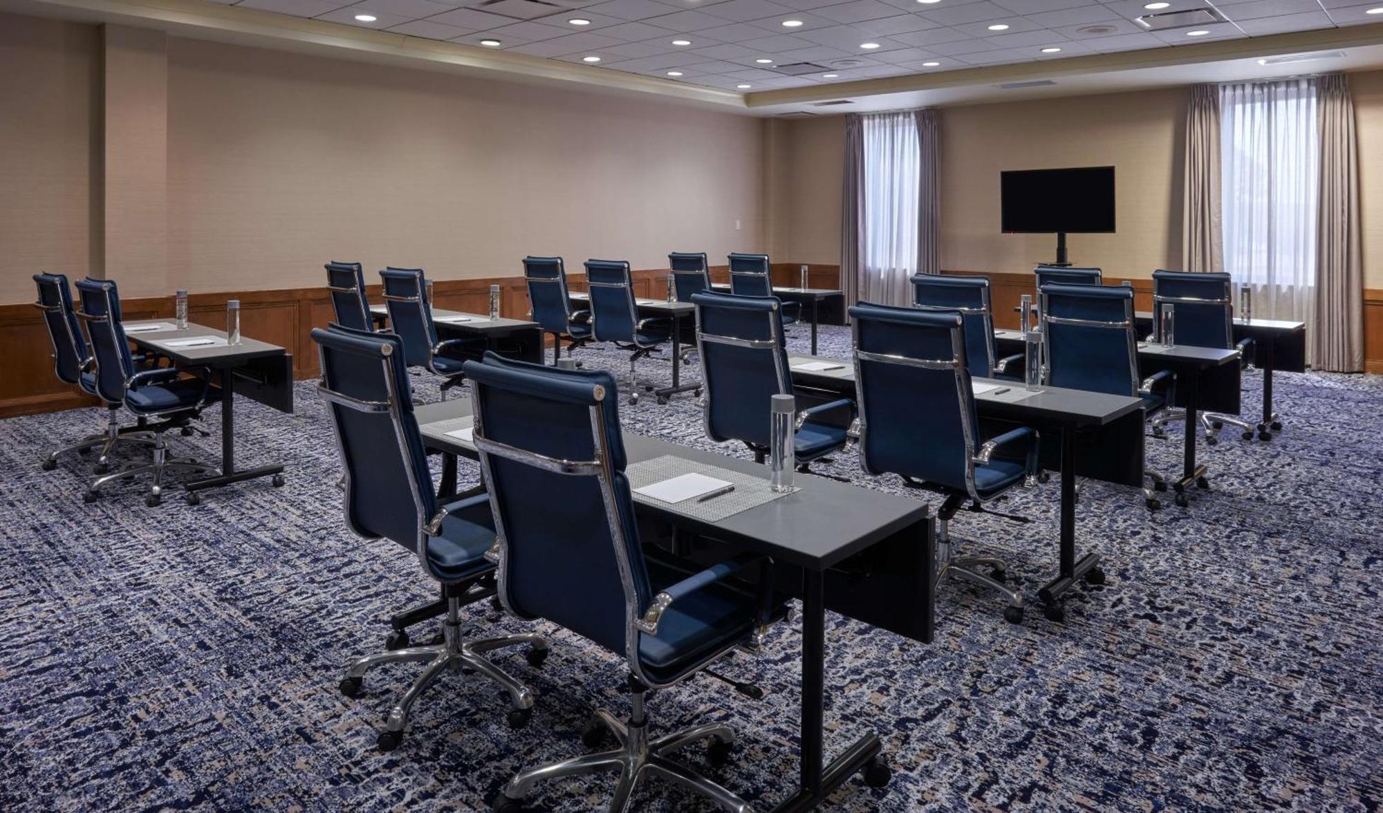 Отель Hilton Houston North Экстерьер фото