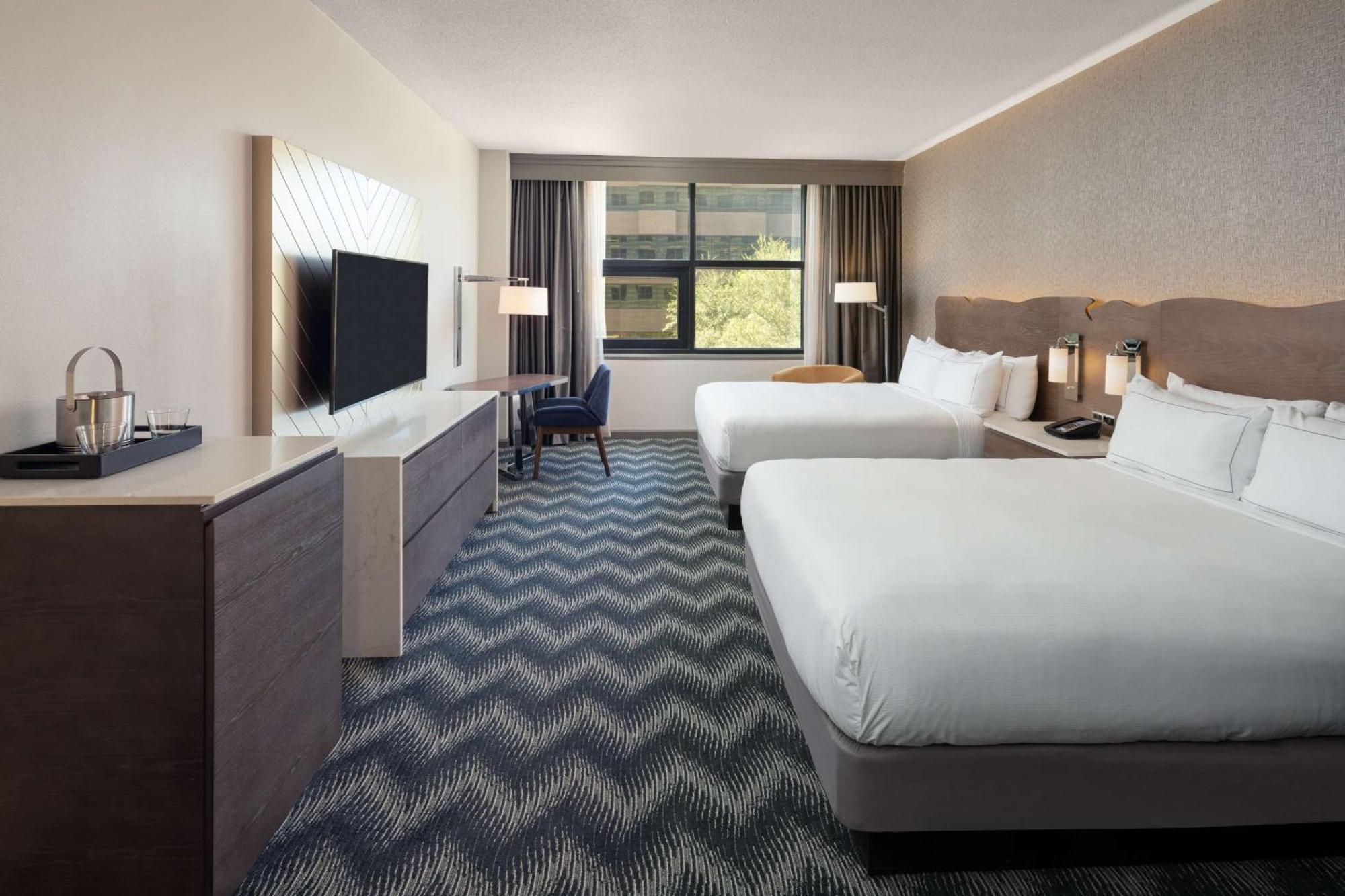 Отель Hilton Houston North Экстерьер фото