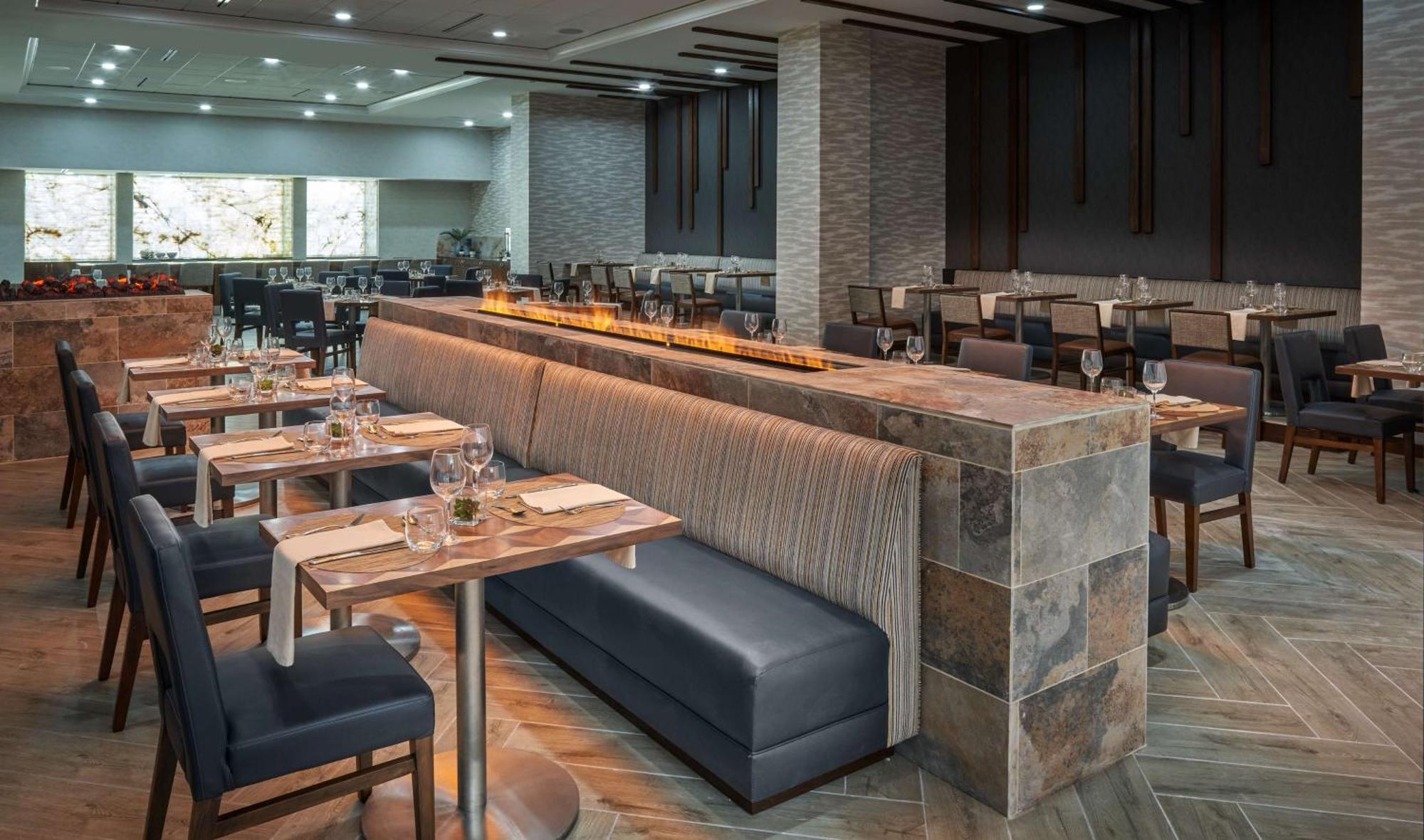 Отель Hilton Houston North Экстерьер фото