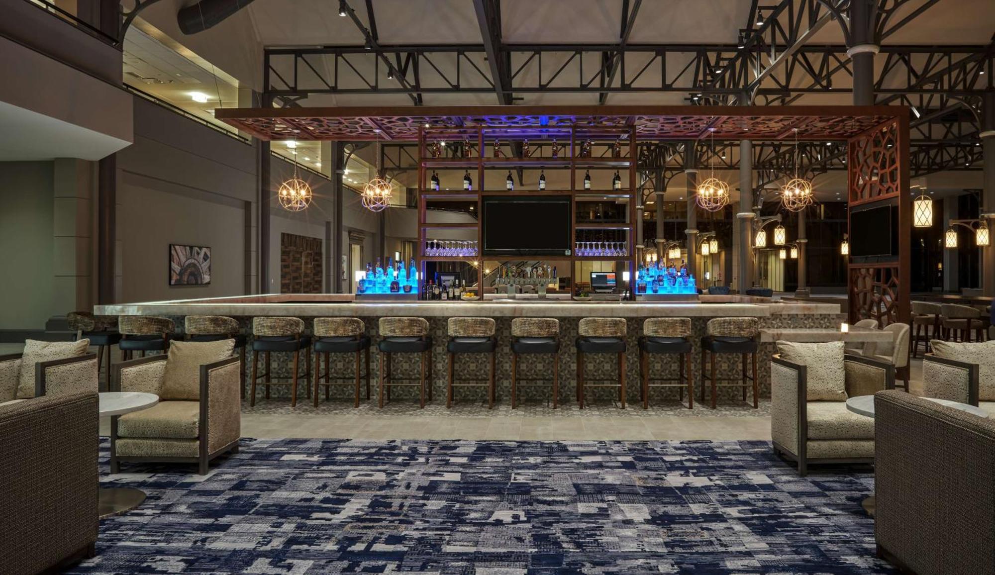 Отель Hilton Houston North Экстерьер фото