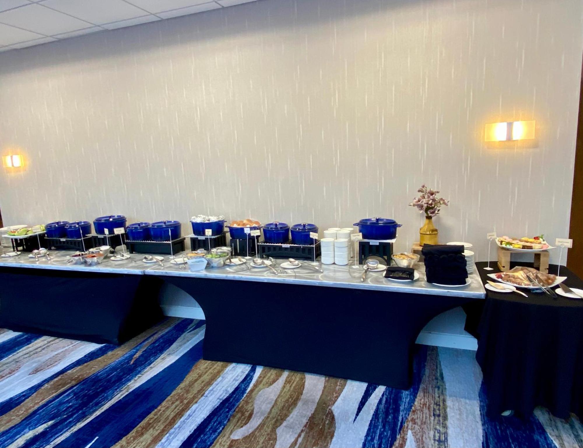 Отель Hilton Houston North Экстерьер фото