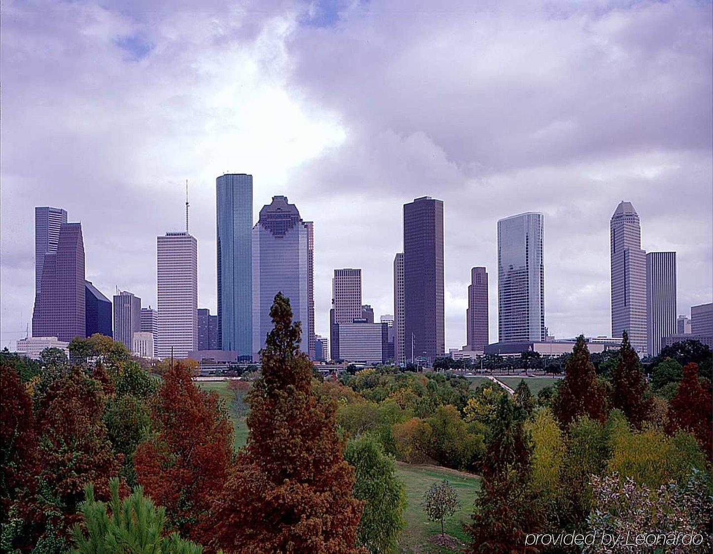 Отель Hilton Houston North Экстерьер фото