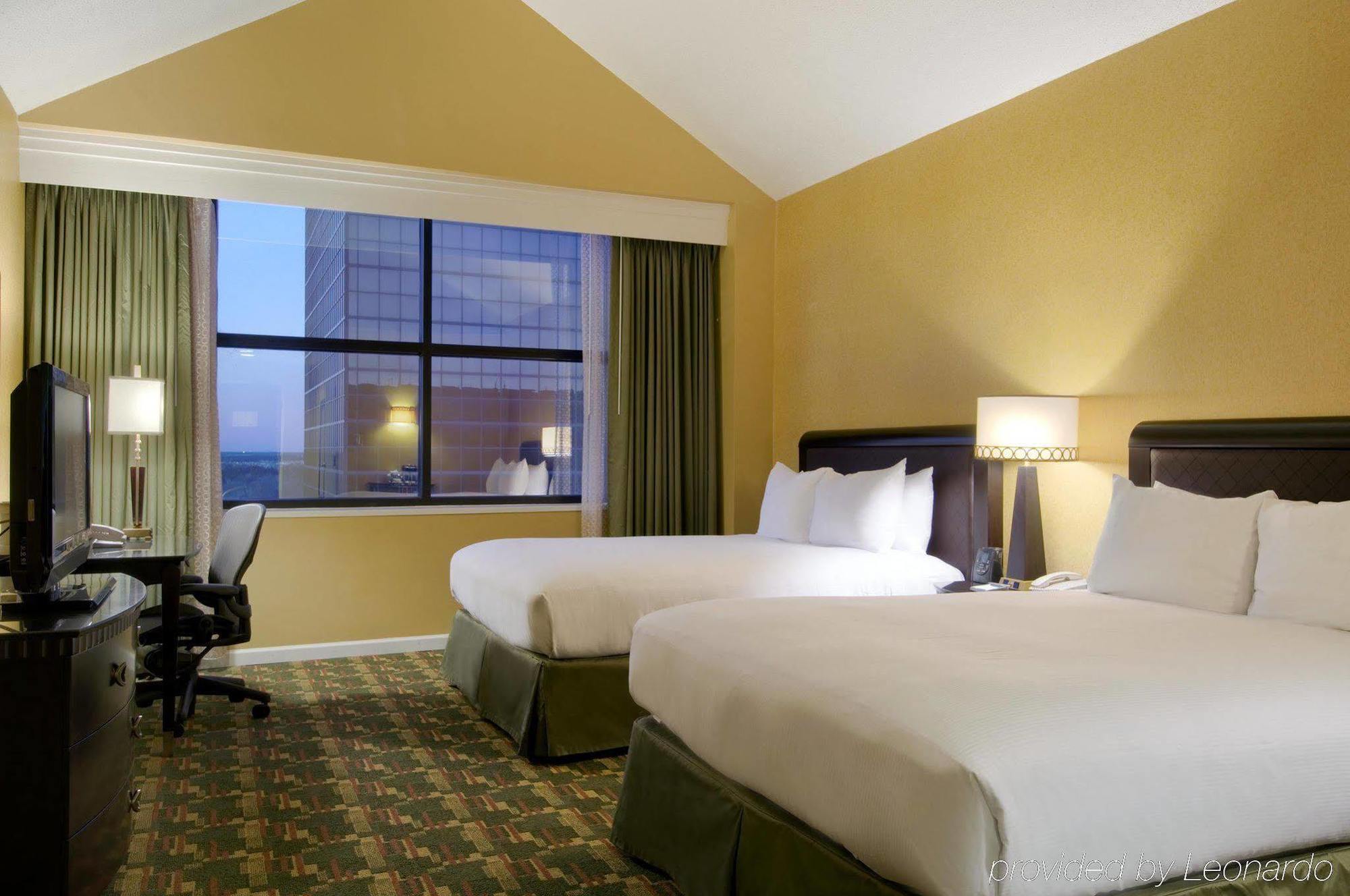 Отель Hilton Houston North Экстерьер фото